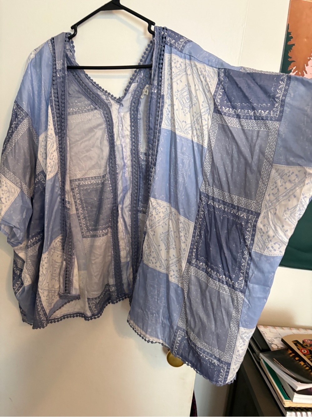 En Creme Blue & White Patterned Lightweight Kimono Sweater